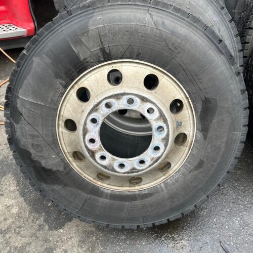 2023 Freightliner Cascadia Tire and Rim